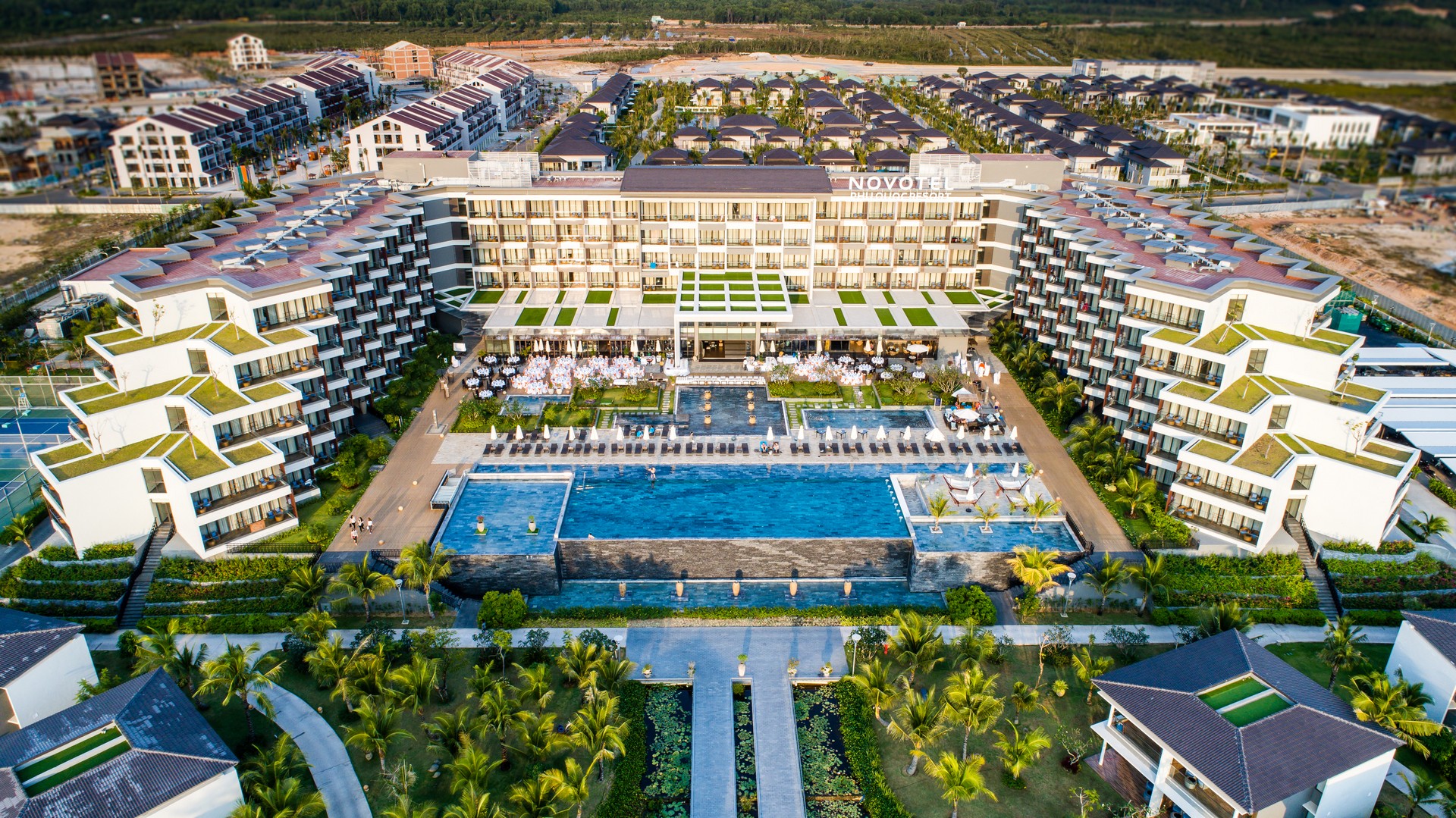 Khu nghỉ dưỡng 5 sao Novotel Phu Quoc Resort - Tập đoàn CEO