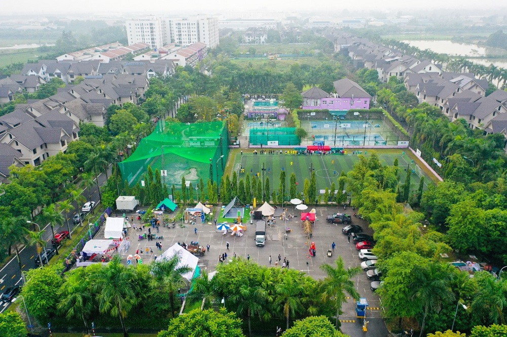 Sunny Garden City có hệ tiện ích nội khu phong phú, hiện đại bao gồm bể bơi, sân tennis, sân pickleball, sân bóng đá, khu vui chơi trẻ em... Nguồn: CEO Group