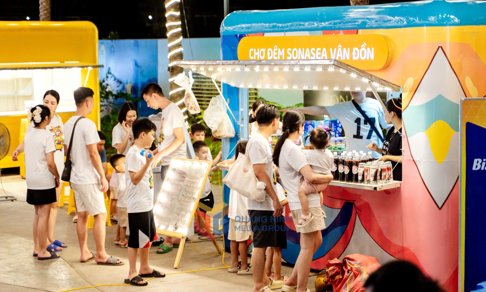 https://ceogroup.com.vn/ra-mat-cho-dem-sonasea-van-don-ab134