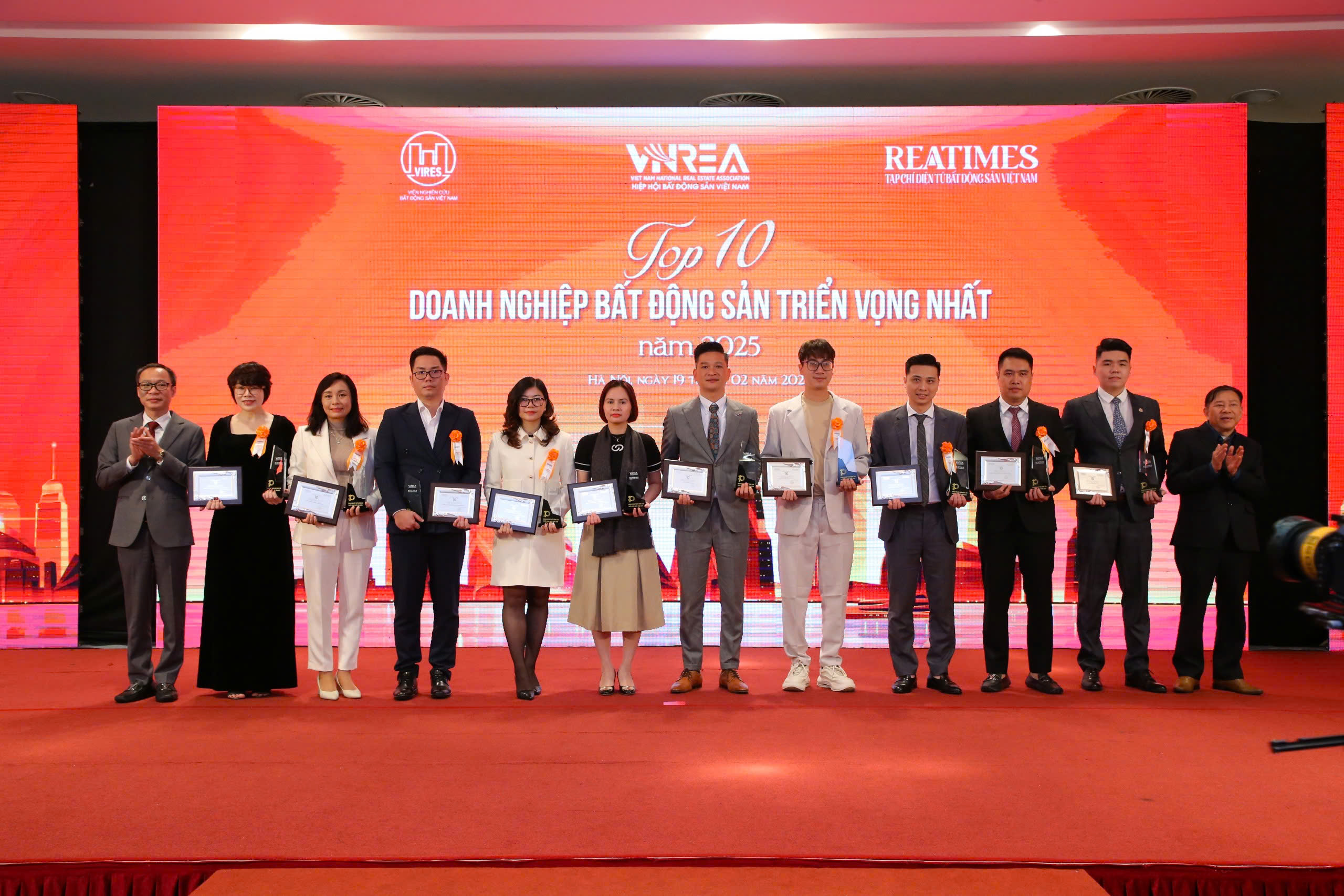 Top 10 Doanh nghiệp Bất động sản triển vọng nhất năm 2025 - Tập đoàn CEO - Tập đoàn CEO