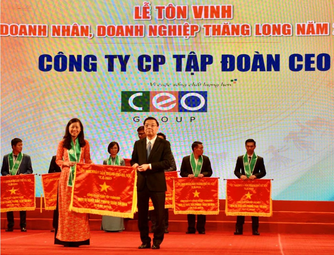 Tập đoàn CEO vinh dự nhận cờ thi đua của UBND Thành phố Hà Nội