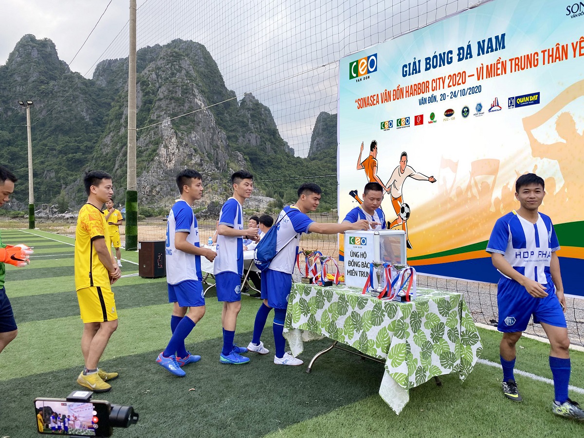 CEO Vân Đồn tổ chức giải bóng đá ủng hộ đồng bào miền Trung