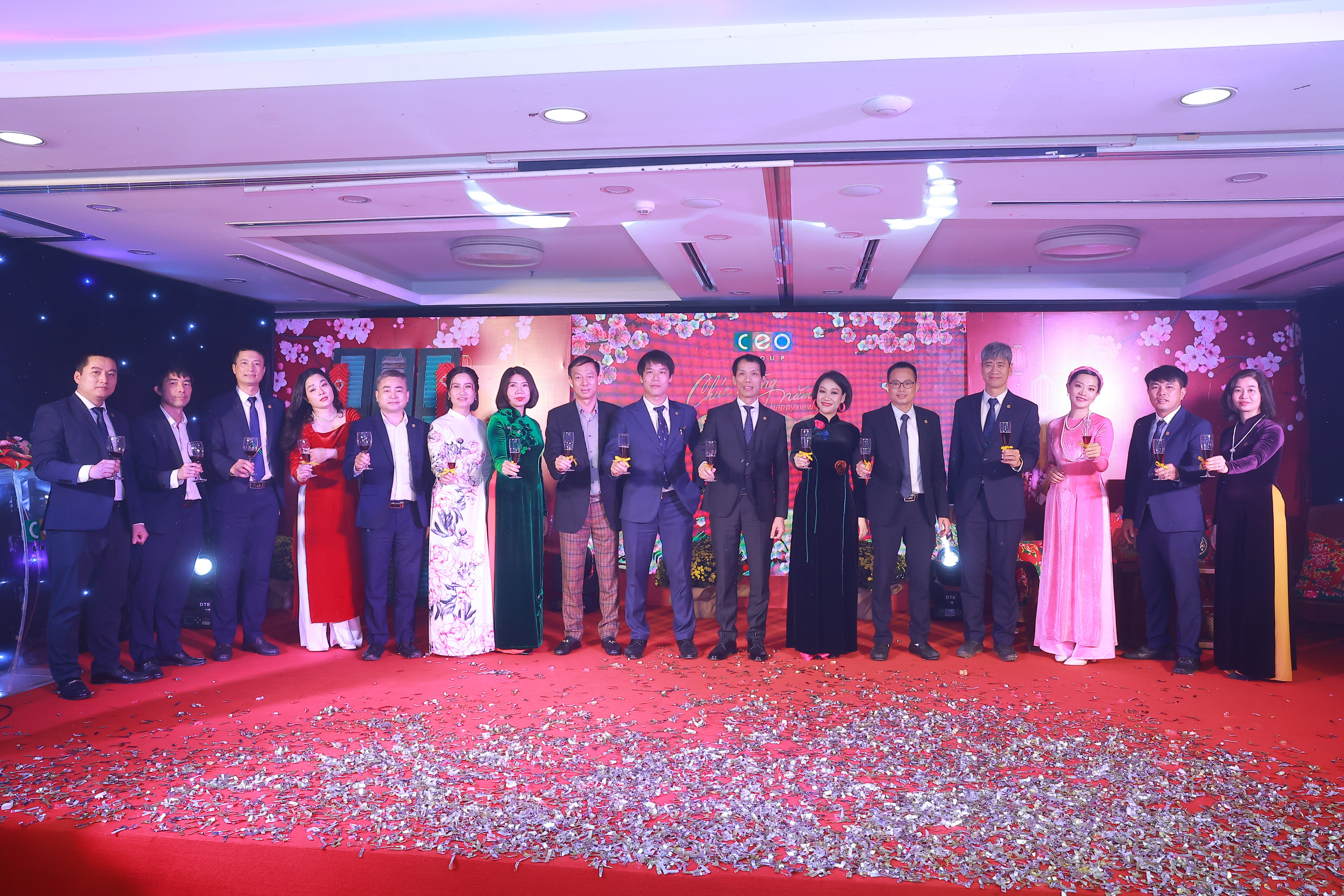 Tập đoàn CEO tổng kết năm 2021, vinh danh tập thể, cá nhân tiêu biểu