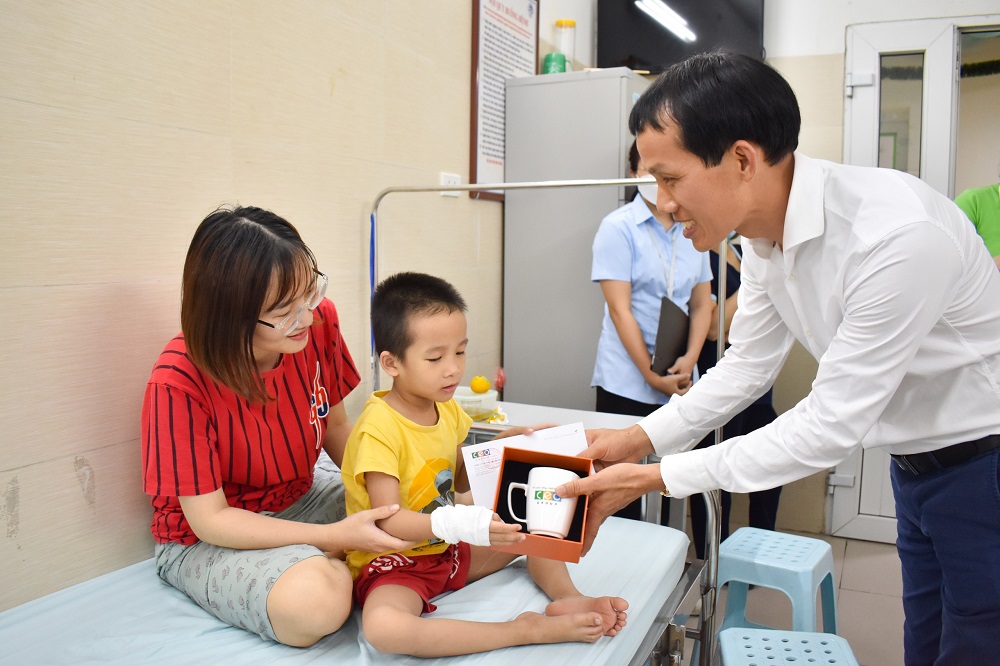 Tập đoàn CEO mang Tết Thiếu nhi tới trẻ em có hoàn cảnh đặc biệt