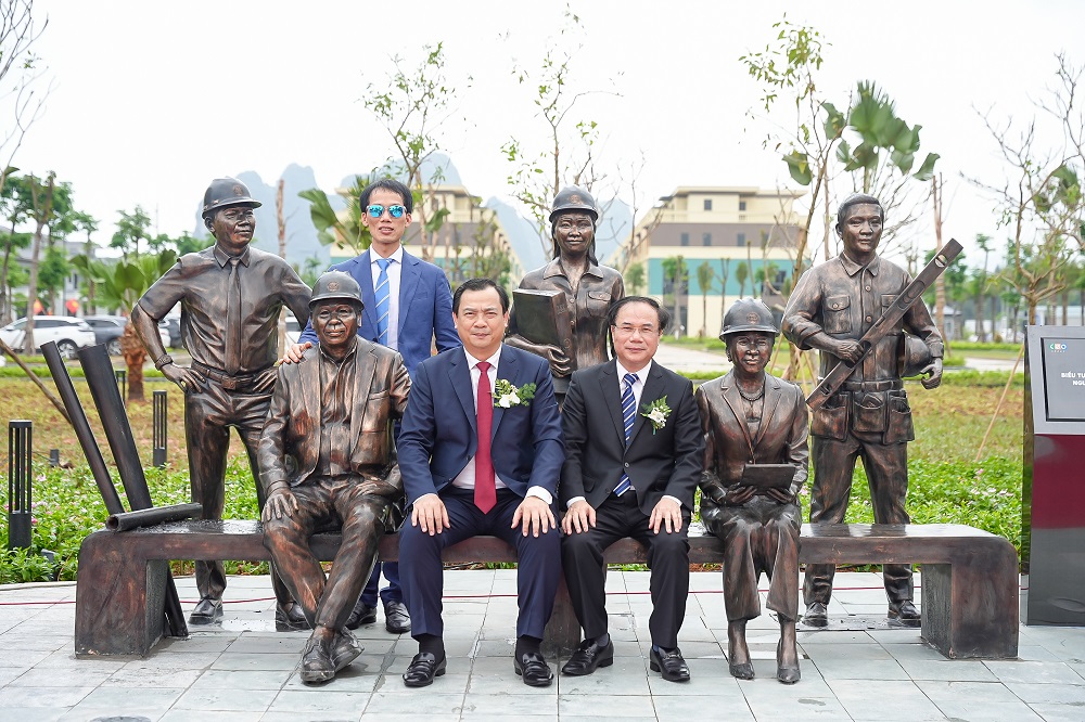 CEO Group – doanh nghiệp đầu tiên dựng tượng tôn vinh người lao động tại các công trình