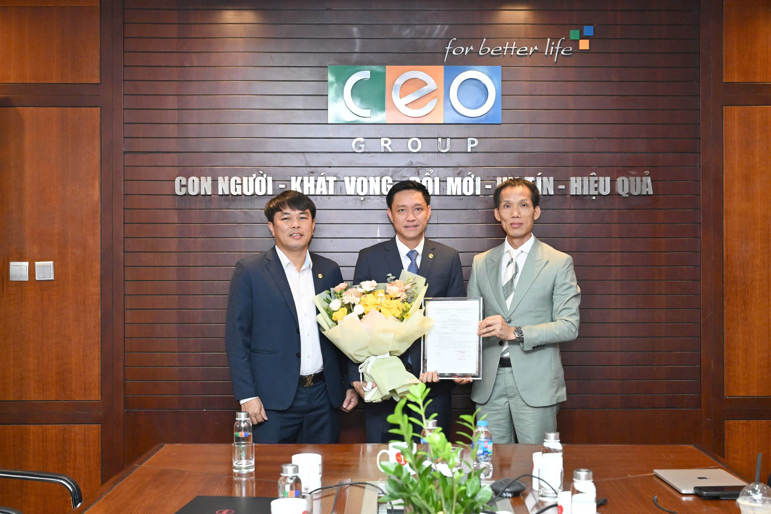 TẬP ĐOÀN CEO BỔ NHIỆM TÂN TỔNG GIÁM ĐỐC CEO VÂN ĐỒN