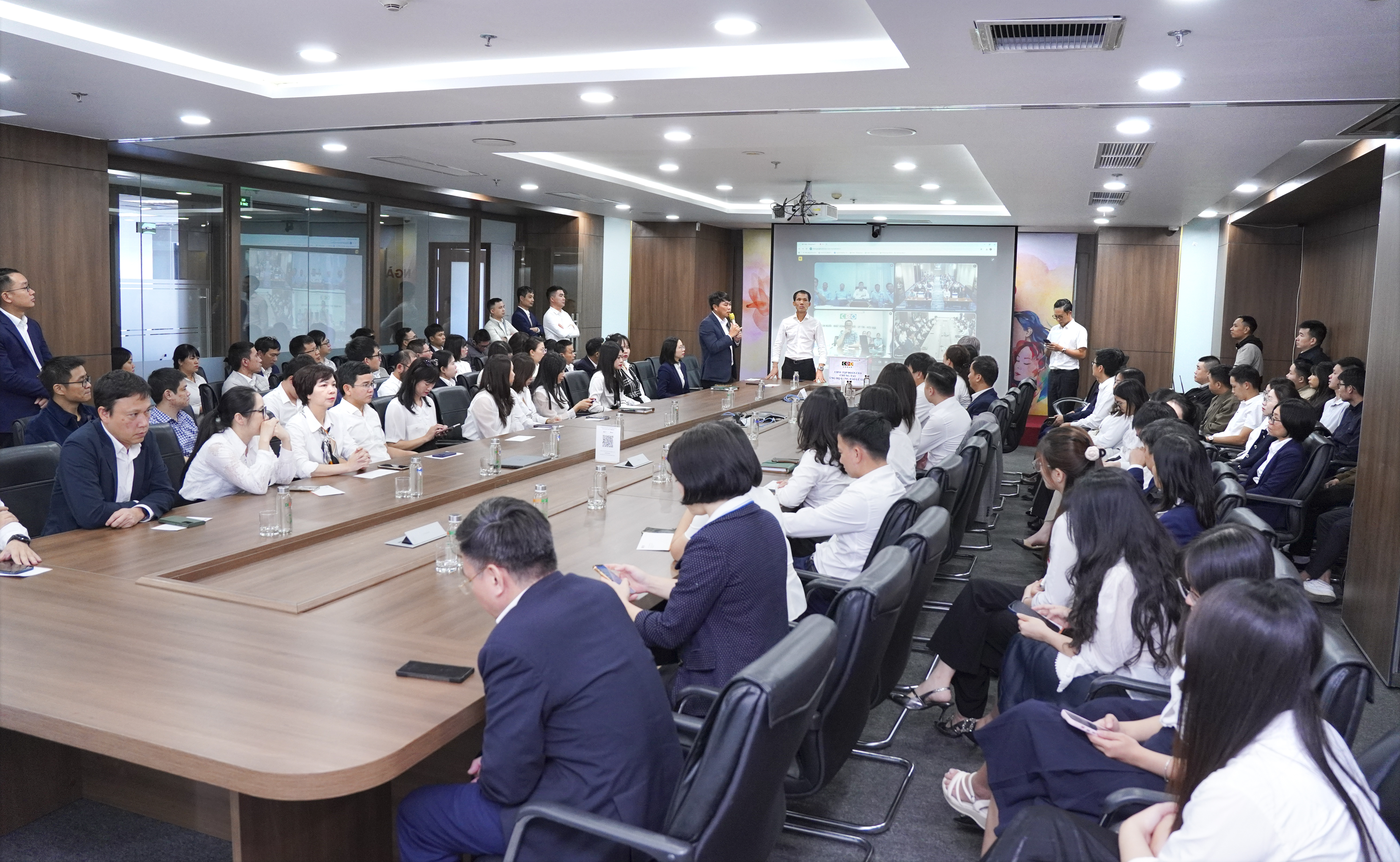 TẬP ĐOÀN CEO CHUNG TAY HƯỚNG VỀ ĐỒNG BÀO MIỀN TRUNG BỊ ẢNH HƯỞNG BỞI MƯA LŨ