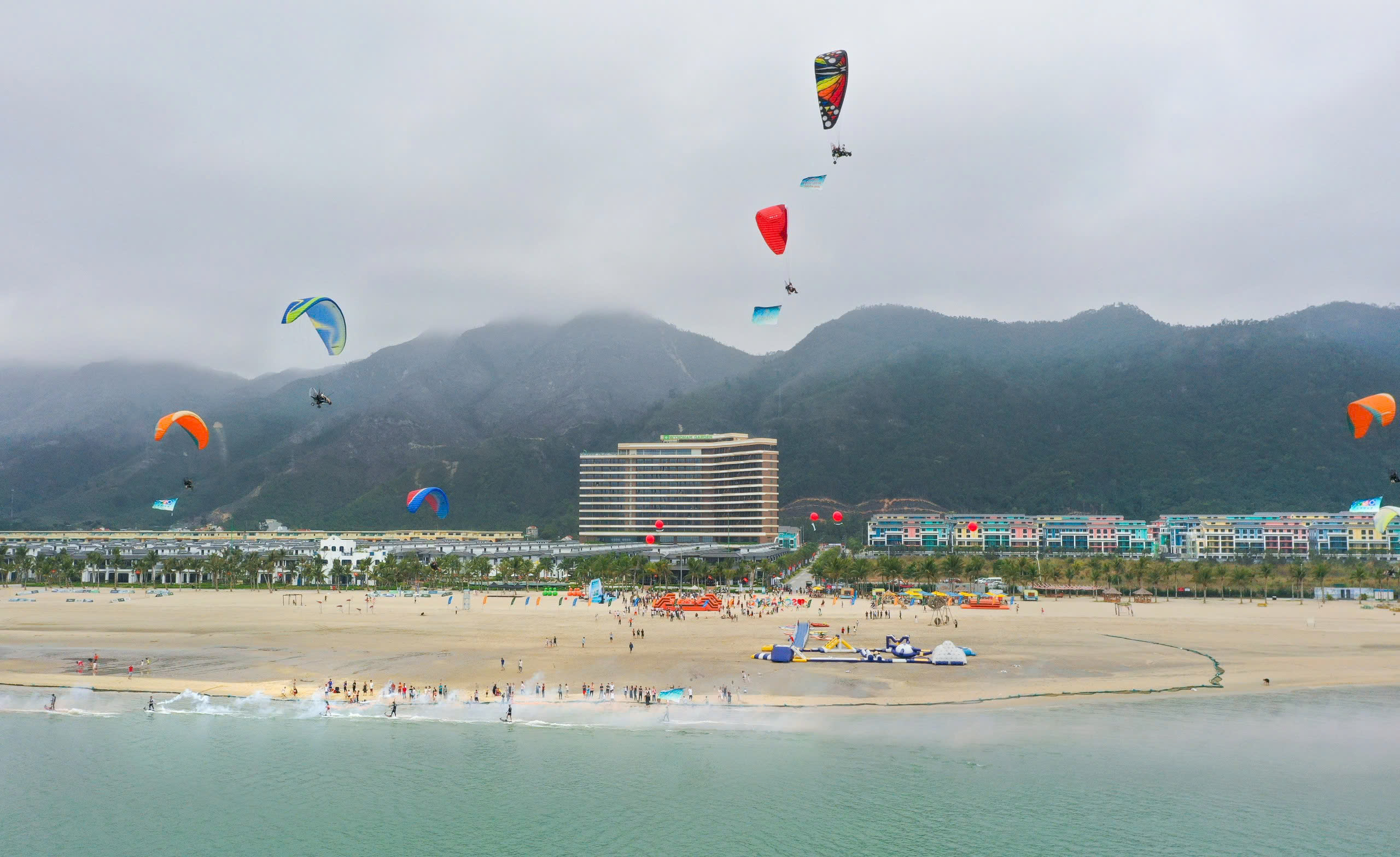 Chạm sóng Vân Đồn – Khai mở mùa du lịch hè 2025