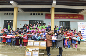 Chương trình từ thiện “Áo ấm em đến trường”