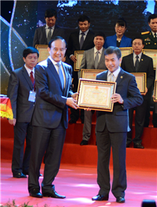 Công ty Cổ phần Tập đoàn C.E.O nhận Bằng khen của Ủy Ban Nhân dân Thành phố Hà Nội