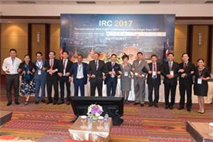 Phó Chủ tịch Hiệp hội BĐS Việt Nam Đoàn Văn Bình giới thiệu về cơ hội đầu tư BĐS Việt Nam tại Hội nghị thượng đỉnh và Triển lãm BĐS Quốc tế 2017