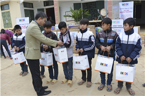 CEO Group tới thăm ngôi trường có "Thầy hiệu trưởng đánh cá cải thiện bữa ăn học trò nghèo