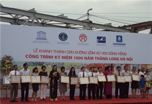 CEO Group received the Certificate of Merit of Hanoi City for its contributions to the “Ceramic Road”