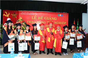 Lễ bế giảng và trao bằng tốt nghiệp cho sinh viên khóa III trường Cao đẳng Đại Việt