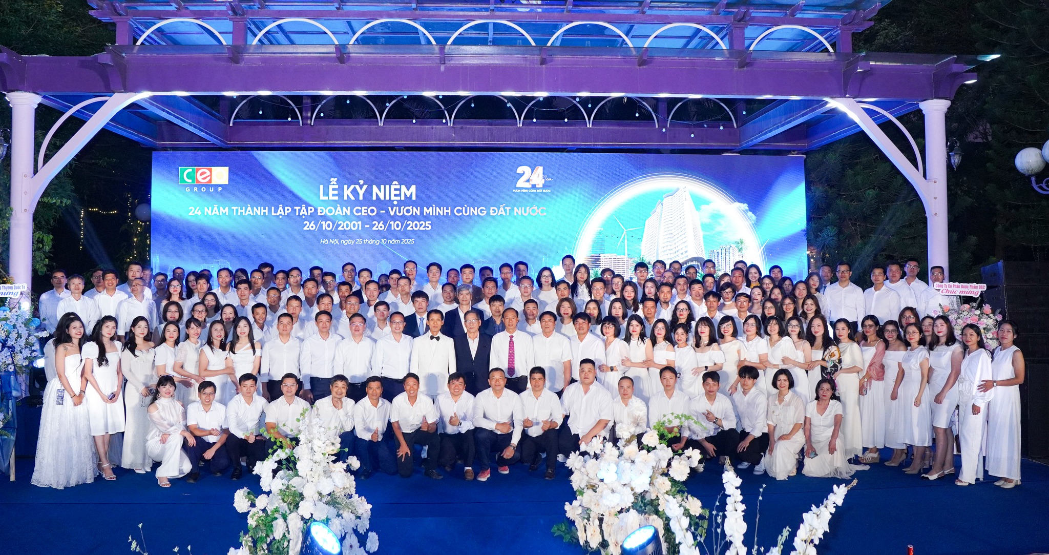 24 NĂM TẬP ĐOÀN CEO VƯƠN MÌNH CÙNG ĐẤT NƯỚC