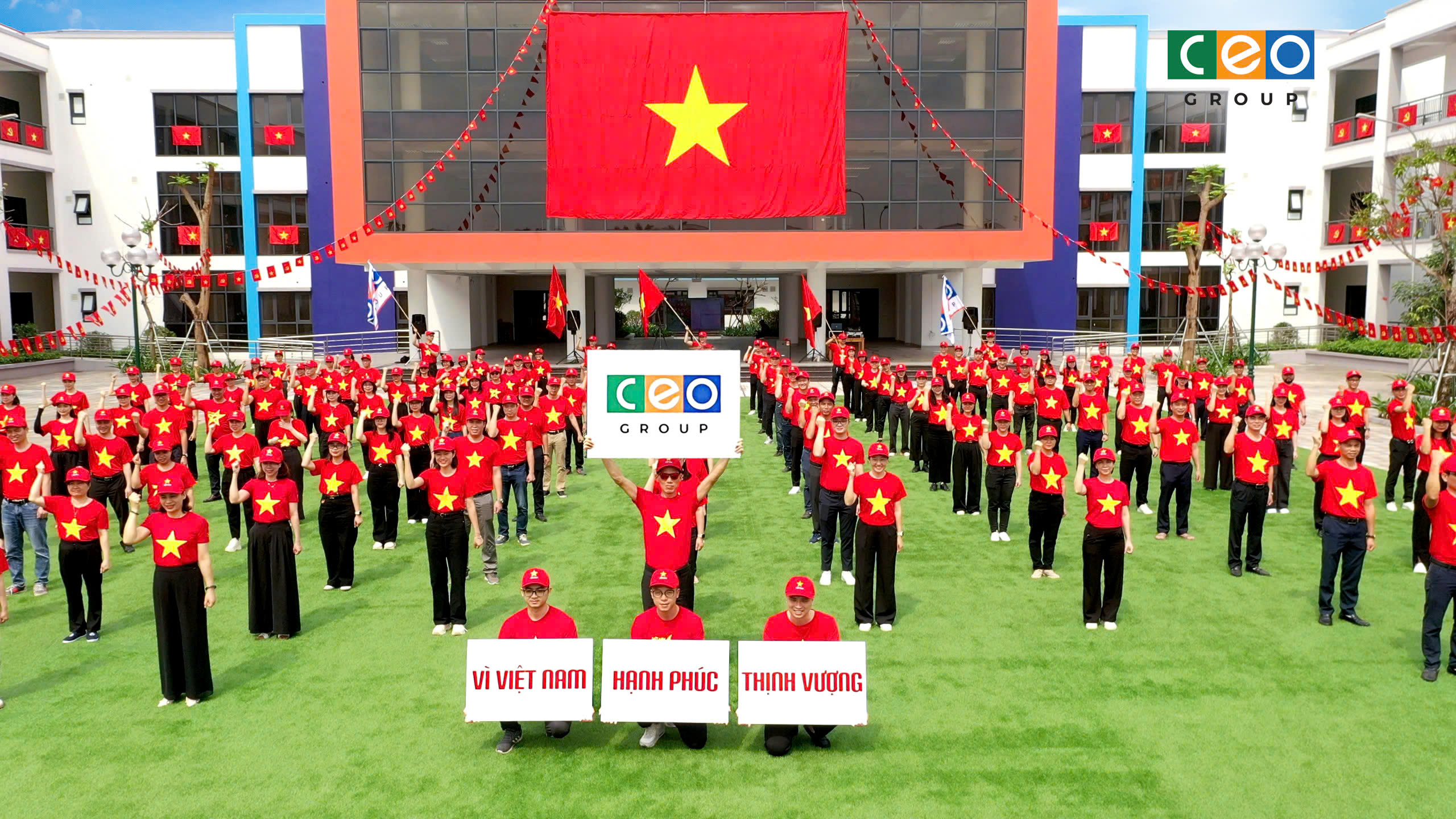 TẬP ĐOÀN CEO TỰ HÀO “VIẾT TIẾP CÂU CHUYỆN HÒA BÌNH”