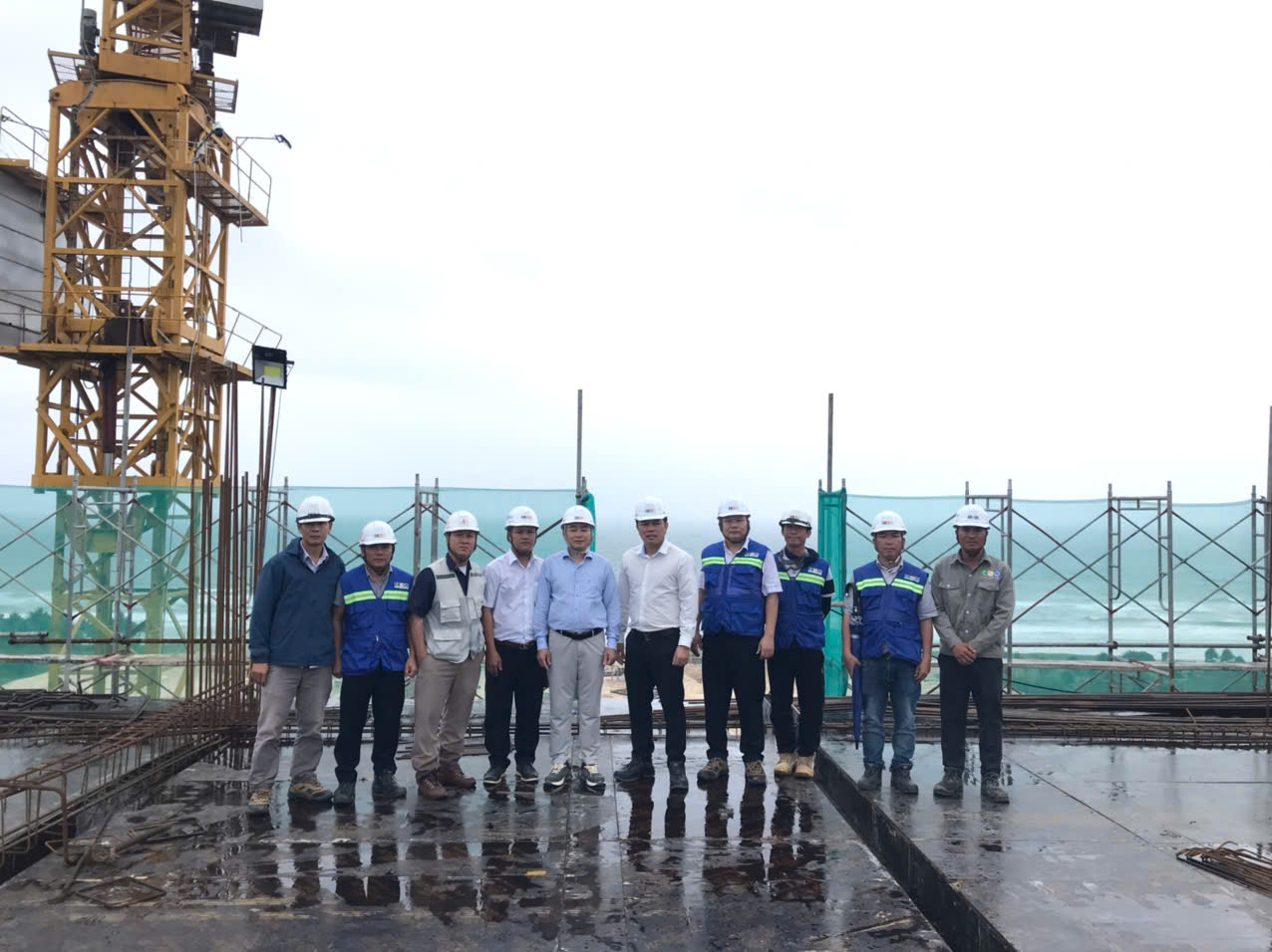 BỮA CƠM GIẢN DỊ – TINH THẦN LỚN TẠI CÔNG TRƯỜNG NOVOTEL CAM RANH RESORT