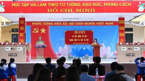 Trường THCS Hồng An đón nhận thiết bị dạy học hiện đại do Vingroup, CEO Group tài trợ