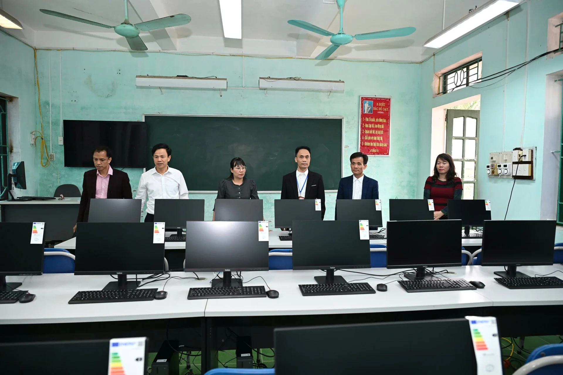 Tai Tro Trang Thiet Bi Day Va Hoc32 2145