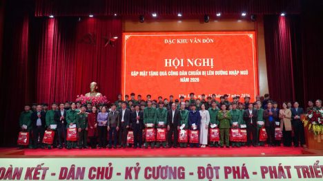 CEO Vân Đồn gặp mặt, tặng quà công dân chuẩn bị lên đường nhập ngũ năm 2026