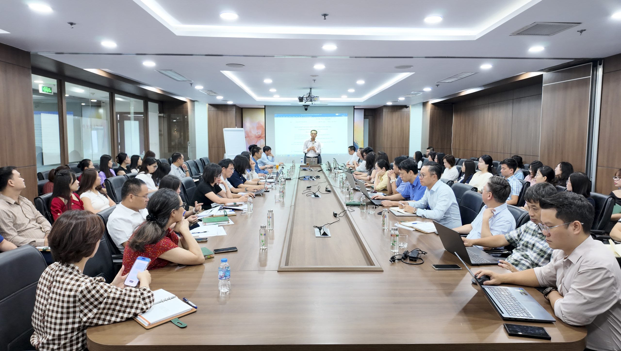 CHỦ TỊCH ĐOÀN VĂN BÌNH CHỦ TRÌ HỌP BÁO CÁO HOẠT ĐỘNG 6 THÁNG ĐẦU NĂM 2026, QUYẾT TÂM HOÀN THÀNH MỤC TIÊU NĂM