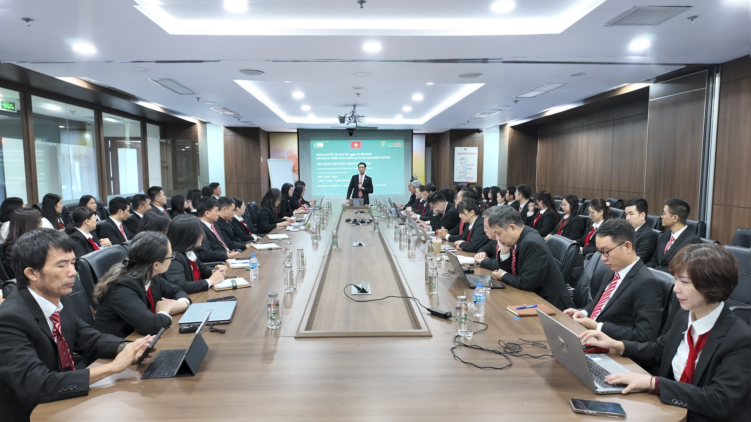 NHÀ SÁNG LẬP – CHỦ TỊCH ĐOÀN VĂN BÌNH TRỰC TIẾP CHIA SẺ NGHỊ QUYẾT 26-NQ/TW | CEO GROUP CHỦ ĐỘNG BẮT NHỊP ĐỊNH HƯỚNG PHÁT TRIỂN DU LỊCH TRONG GIAI ĐOẠN MỚI