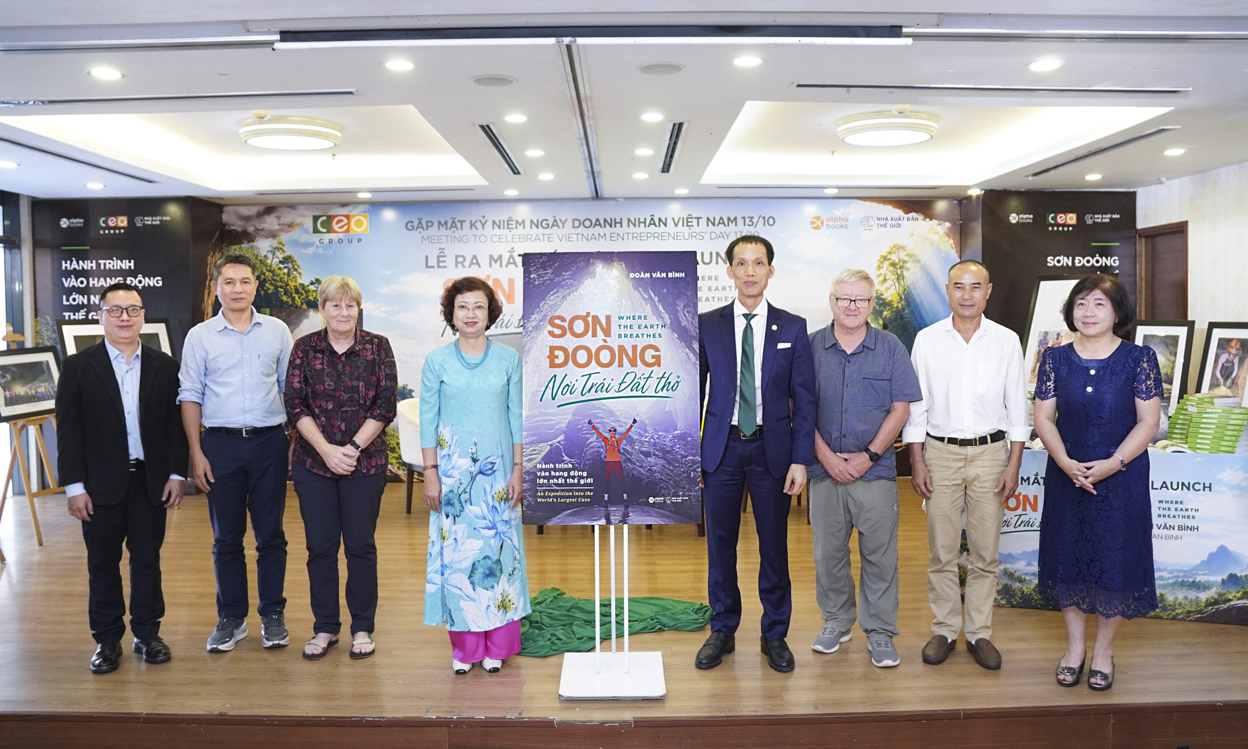 RA MẮT SÁCH “SƠN ĐOÒNG - NƠI TRÁI ĐẤT THỞ” NHÂN NGÀY DOANH NHÂN VIỆT NAM 13/10